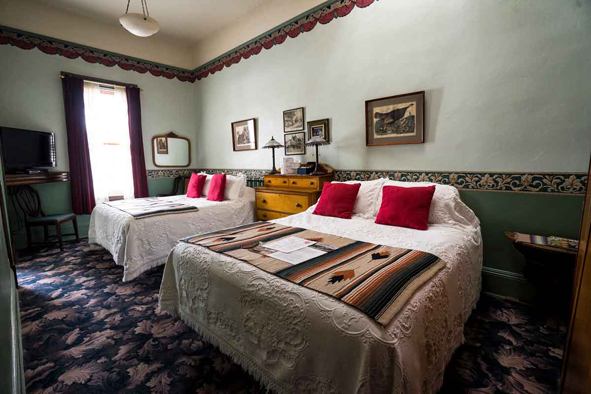 Red Garter Inn Bed & Breakfasts Williams - Big Bertha Room