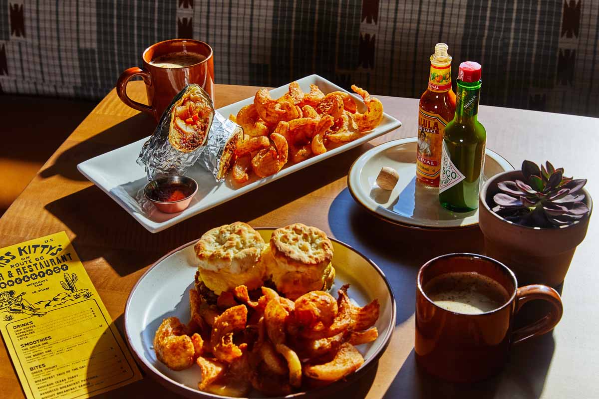 Trailborn-Grand-Canyon_Miss-Kittys-Steakhouse-Meal
