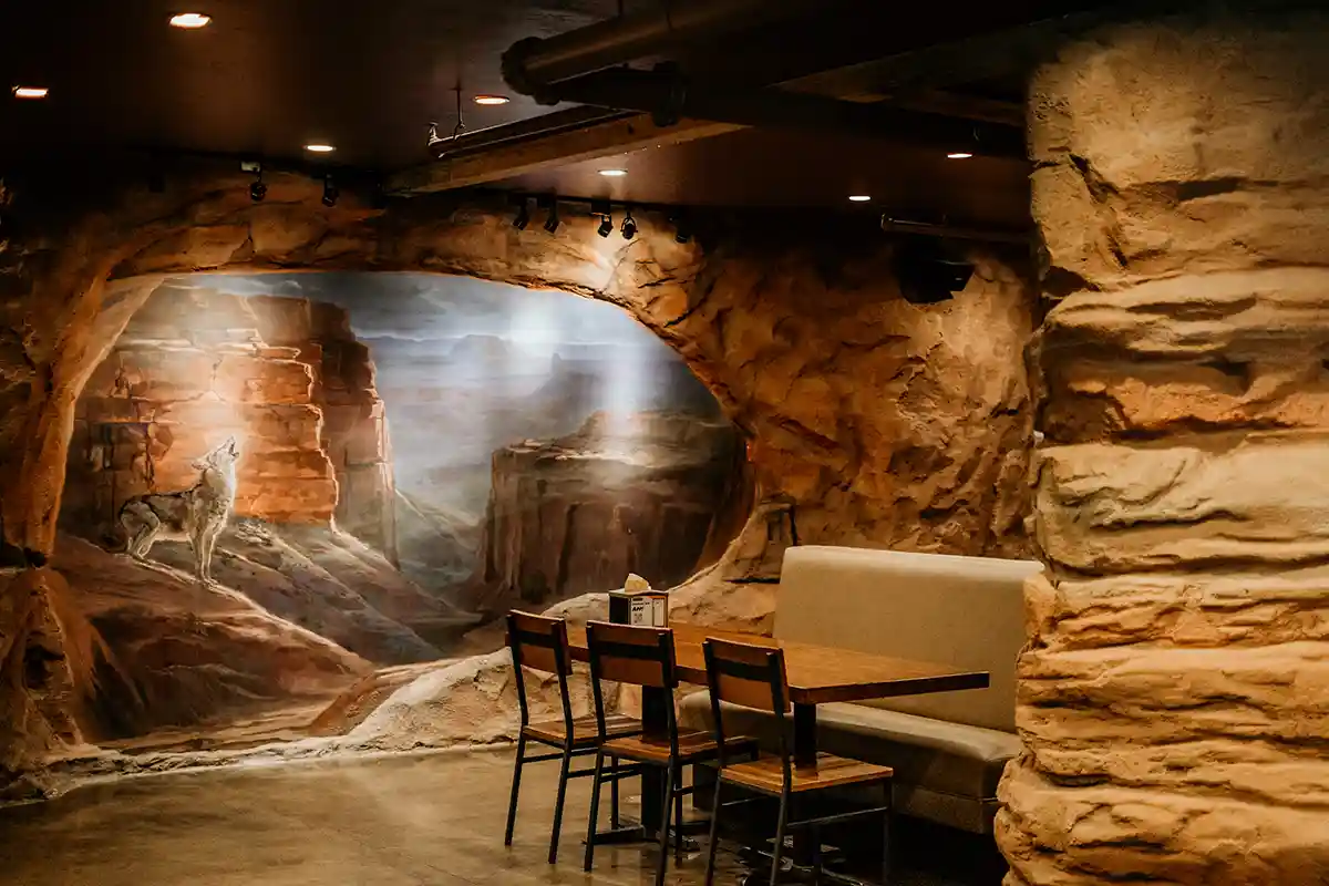 Canyonlands Restaurant Inside Bearizona Cozy Booth