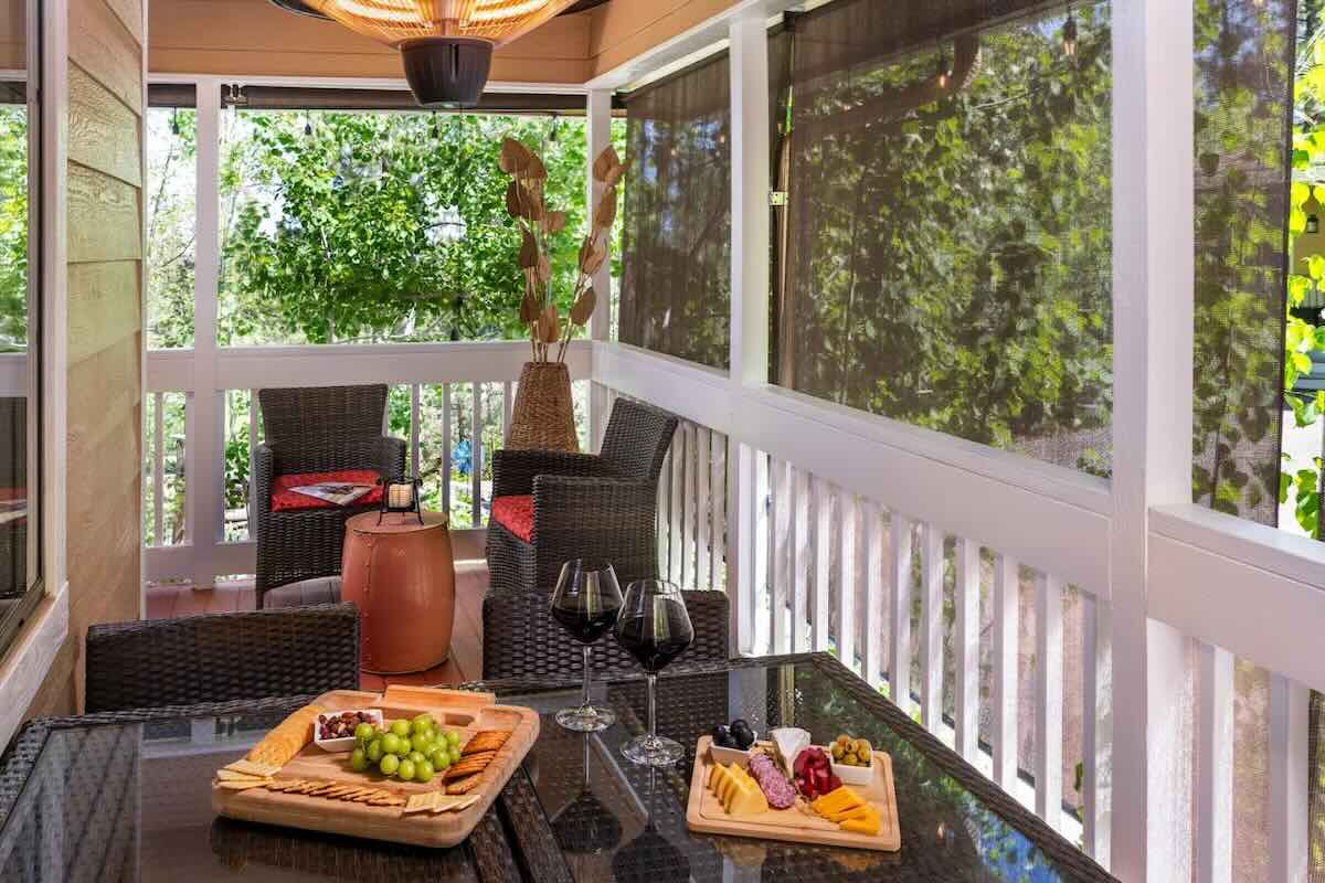 Sheridan House Inn Deck