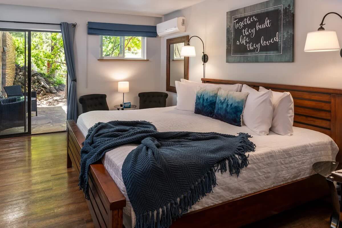 Sheridan House Inn Room